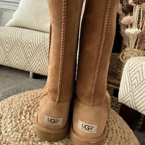 Excellent condition, tall brown authentic UGGS
